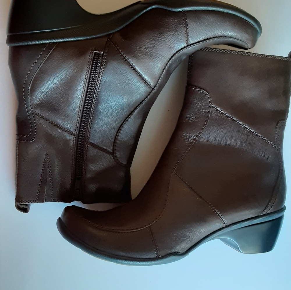 HUSH PUPPIES.